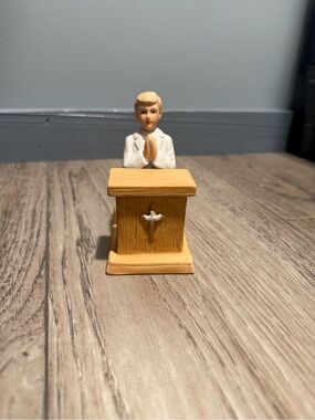 Vintage First communion or conformation prayer kneeling figurine